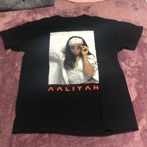 aaliyah black short sleeve size medium